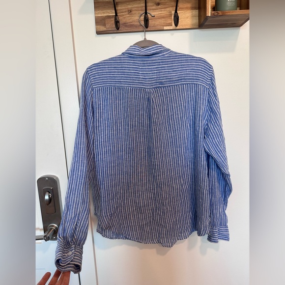 Rails Blue Button-down L. Staple high quality closet piece! - Picture 3 of 5